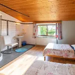 In With Garden Semesterbostad