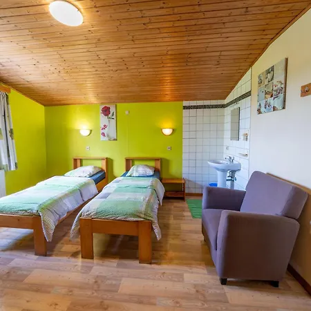 In With Garden Сasa de vacaciones Montleban