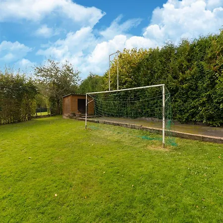 Vakantiehuis In With Garden Montleban