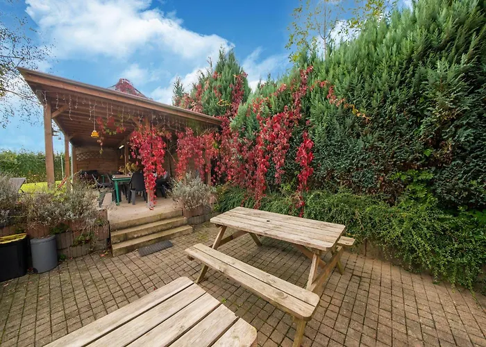 Hébergement de vacances In With Garden *